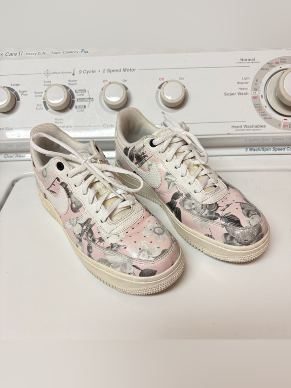 Nike Air Force Women’s 6.5 Pink White Floral Low-Top Sneakers